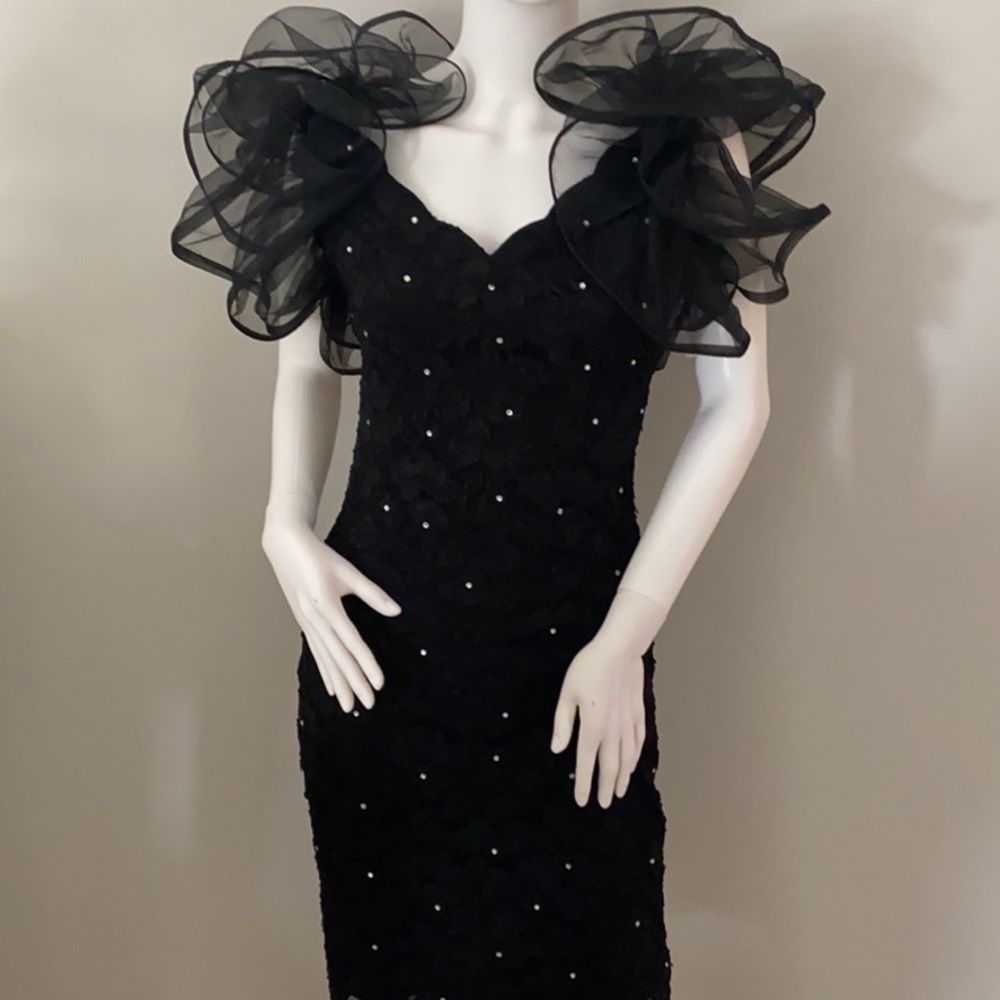 Super cute black cache dress